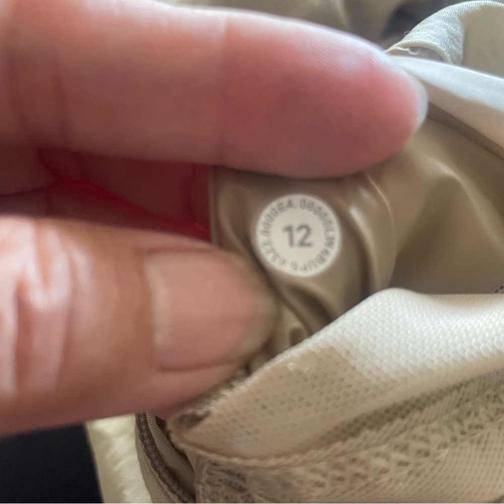 Lululemon Women's Tan Quilted Jacket size 12 - Picture 4 of 4